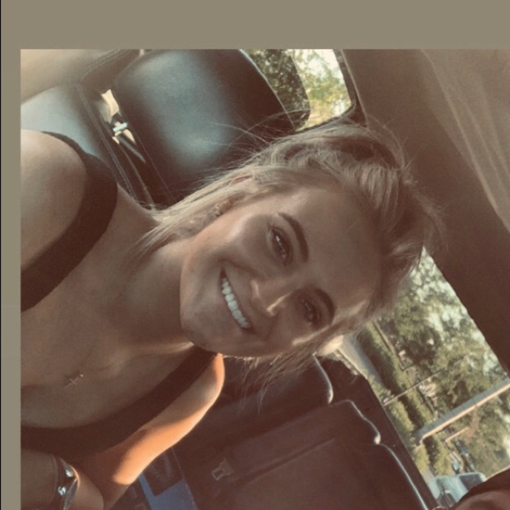 Meet your Posher, Caitlin